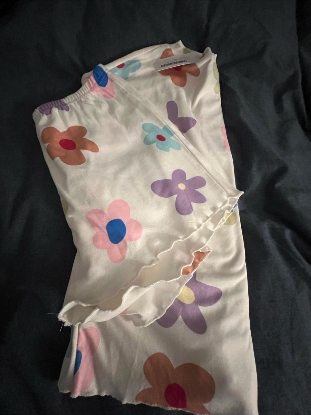 Daisy Days Lounge Set (NWT) White Floral, Size Small (includes top & shorts) - Picture 11 of 12